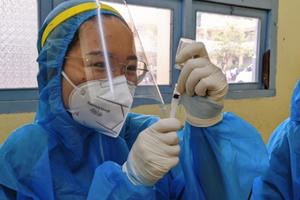 Bệnh viện Hoàn Mỹ Cửu Long tiêm vắc xin Covid-19 cho người dân và giáo viên