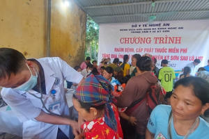 Nghệ An: Khám bệnh, cấp phát thuốc miễn phí tại huyện Kỳ Sơn