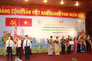 Bệnh viện Chợ Rẫy đón nhận Huân chương Lao động hạng Nhất