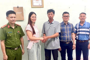 Phú Thọ: Công an xã Hợp Kim hỗ trợ người phụ nữ trả lại 117 triệu đồng "đổ" nhầm vào tài khoản
