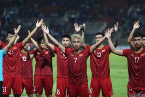 Bóng đá Việt Nam năm 2021: Chờ sắc đỏ thăng hoa, V-League 'bay'