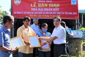Bà Rịa - Vũng Tàu: Trao 9 căn nhà Đại đoàn kết cho người nghèo
