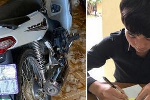 Lái xe bằng chân khi đổ đèo, thanh niên ở Yên Bái bị xử phạt hơn 8 triệu đồng Lái xe bằng chân khi đổ đèo, thanh niên ở Yên Bái bị xử phạt hơn 8 triệu đồng