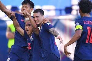 Thái Lan bất ngờ chạy đua đăng cai vòng loại World Cup 2022 với Việt Nam