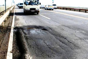 Hà Nội: Đoàn chuyên gia Nga sẽ sang tìm phương án sửa chữa mặt cầu Thăng Long