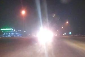 Báo động tình trạng bật đèn pha trong phố Báo động tình trạng bật đèn pha trong phố