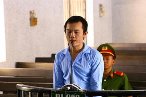 Đắk Lắk: Hiếp dâm con gái, 14 năm tù dành cho người cha thú tính