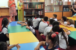 Tranh cãi quy định giáo viên bản ngữ không được gọi học sinh bằng tên tiếng Anh