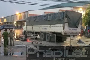 TP HCM: Xe tải va chạm với xe máy, 3 người thương vong