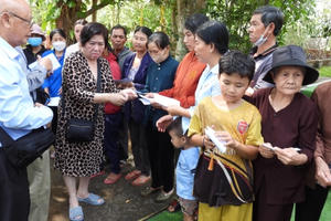 Trao tặng 210 phần quà tới đồng bào dân tộc S'tiêng đầu năm