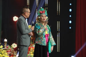 Nghệ sĩ Xuân Hinh bật khóc kể về quãng thời gian khó khăn nhất cuộc đời