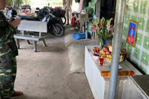 Mẹ mất không thể về chịu tang khi đang làm nhiệm vụ nơi biên giới Tây Nam