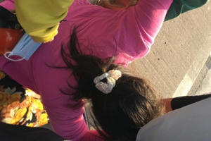 Con gái "khóc ngất" ôm thi thể cha bị tai nạn giao thông ở cầu Phú Mỹ