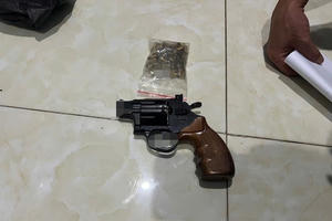 Công an Đồng Nai bắt 3 đối tượng tàng trữ trái phép súng quân dụng và ma túy Công an Đồng Nai bắt 3 đối tượng tàng trữ trái phép súng quân dụng và ma túy