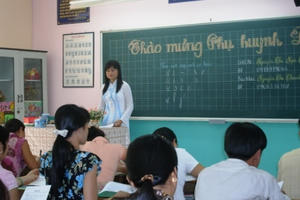 Năm nào cũng góp tiền sắm máy chiếu, máy điều hòa