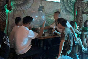 Điểm báo ngày 17/7/2019: Bóng cười, shisha tràn ra phố