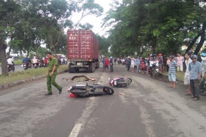 Cô gái bị container cán tử vong trên đường về nhà bạn trai ra mắt Cô gái bị container cán tử vong trên đường về nhà bạn trai ra mắt