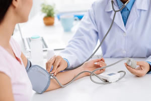 Bảo vệ sức khỏe người bệnh và nhân viên y tế khi thời tiết nắng nóng