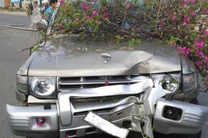 Video: Tài xế buồn ngủ vẫn cố tình lái xe và cái kết