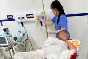 Bé trai bị bỏng nặng do thả diều dưới đường điện cao thế ở Quảng Bình