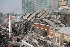 Hàng chục người thiệt mạng trong vụ cháy sập trung tâm thương mại tại Iran