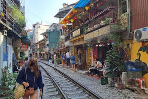 Sở Du lịch Hà Nội yêu cầu không đưa khách đến phố "cà phê đường tàu"
