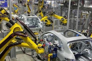 Ô tô Đức về Việt Nam giảm giá 30%: Dằn tiền chờ xe sang