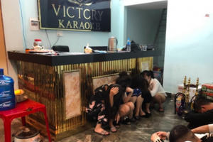 Quảng Ninh: Đột kích quán karaoke, triệt phá ổ nhóm tổ chức sử dụng trái phép chất ma tuý