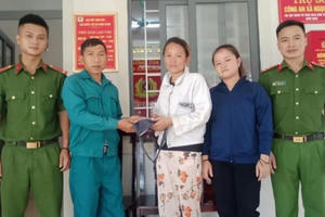 Nghệ An: Nhặt được 52 triệu đồng tiền mặt, 3 phụ nữ thuộc hộ đặc biệt khó khăn tìm người trả lại