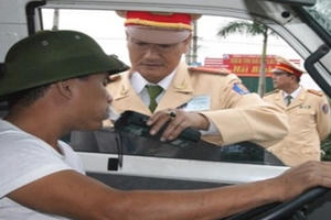 Thổi đo nồng độ cồn có lây virus Corona?