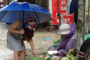 Hà Nội: Rau tăng giá đột ngột sau cơn bão số 1