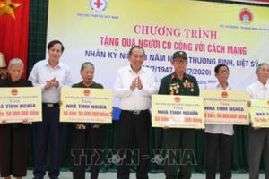 Mãi mãi ghi nhớ công lao to lớn của các anh hùng, liệt sĩ