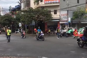 Nam Định: Triệu tập đoàn phượt thủ chặn ngã tư giành đường như... xe ưu tiên