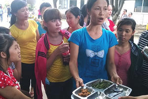 Điểm báo ngày 27/3/2017: Hãi hùng suất ăn công nghiệp