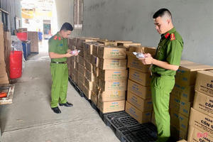 Triệt phá đường dây sản xuất, buôn bán cồn y tế giả quy mô lớn