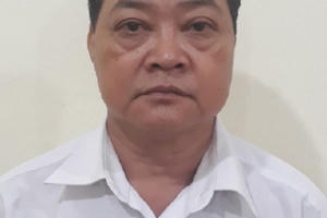 Bắt giam phó hiệu trưởng dùng thuốc phiện tại phòng làm việc