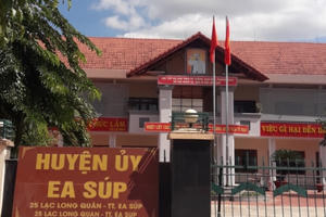 Đắk Lắk: Xuất hiện "cả nhà làm quan" tại huyện Ea Súp? Đắk Lắk: Xuất hiện "cả nhà làm quan" tại huyện Ea Súp?