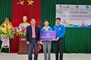 Đoàn Thanh niên Bộ Tư pháp thực hiện Chương trình “Xuân tình nguyện”, tặng “Tủ sách pháp luật” tại Thanh Hóa