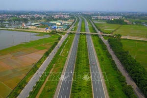 Hà Nội: Phân luồng giao thông qua Đại lộ Thăng Long