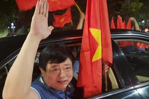 Sếp VOV xuống đường “đi bão” sau trận thắng lịch sử của Olympic Việt Nam