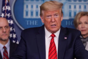 Tổng thống Mỹ Donald Trump yêu cầu General Motors sản xuất máy thở do số người nhiễm Covid-19 tăng "chóng mặt"