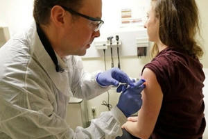 Con gái Tổng thống Putin thử nghiệm tiêm vaccine ngừa COVID-19