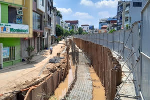 Đê hữu Hồng chậm tiến độ, Hà Nội yêu cầu làm rõ trách nhiệm của tổ chức, cá nhân