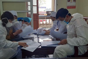 Hàng trăm người dầm mưa suốt đêm truy tìm F2 ca bệnh 11 tuổi ở Hải Dương