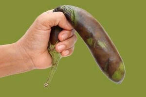 Bị con dẫm trúng hạ bộ, ông bố đau điếng phát hiện “cậu nhỏ” gãy gục, sưng vù