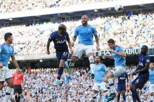 Man City 2-2 Tottenham: Man City đánh rơi chuyến thắng phút bù giờ vì VAR
