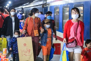 Hàng nghìn vé tàu, vé máy bay miễn phí cho người lao động về quê đón Tết Ất Tỵ