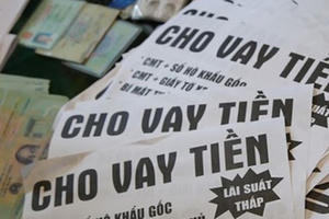 Lâm Đồng: Bắt quả tang thanh niên rải tờ rơi cho vay nặng lãi