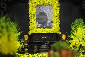 Nhìn lại những hình ảnh xúc động trong đám tang nhạc sĩ Trần Lập