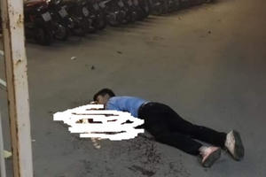 Tài xế taxi nghi bị cứa cổ tử vong trước cổng sân vận động Mỹ Đình